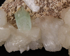 Apophyllite, Stilbite on Heulandite