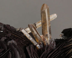 Hematite blades with Quartz