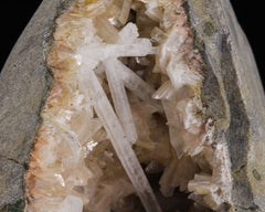 Scolecite with Stilbite on Heulandite