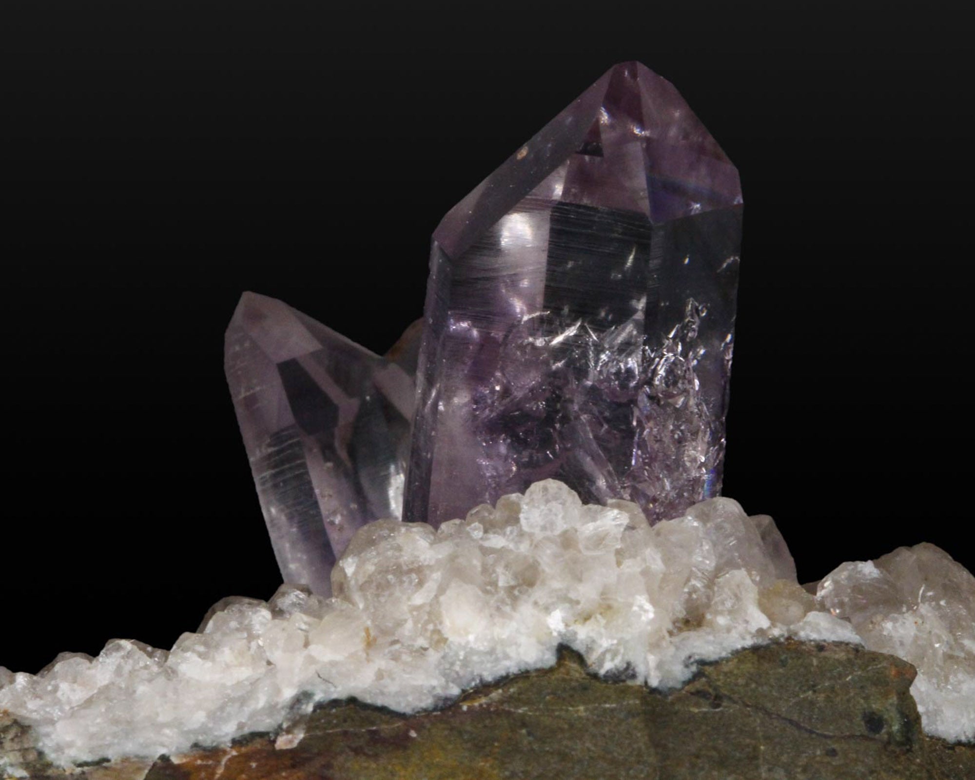 Amethyst with fluid/bubble inclusion