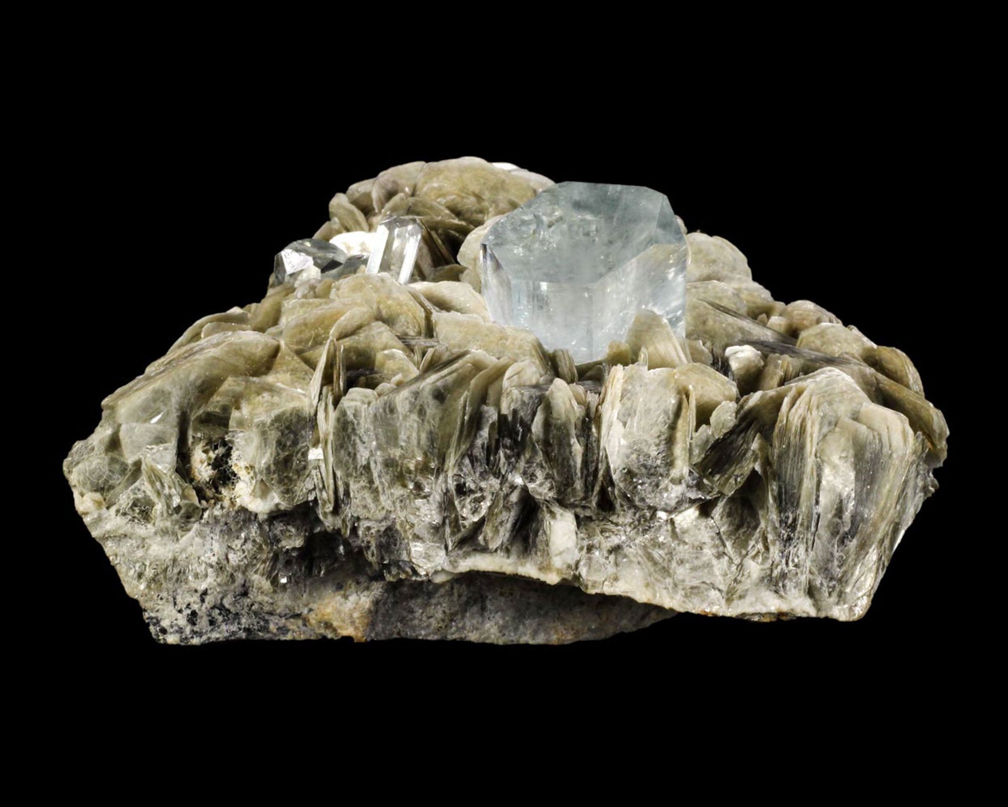 Aquamarine with Muscovite