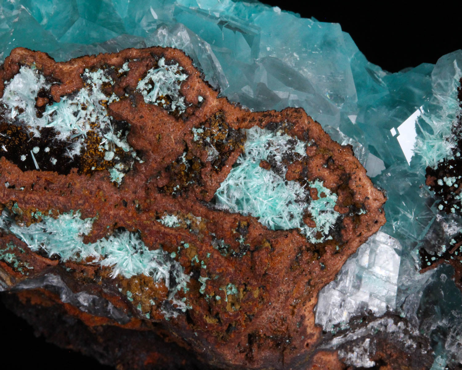 Aurichalcite with Calcite