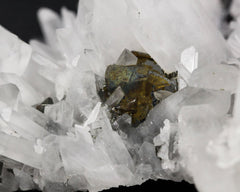 Hubnerite, Quartz and Chalcopyrite