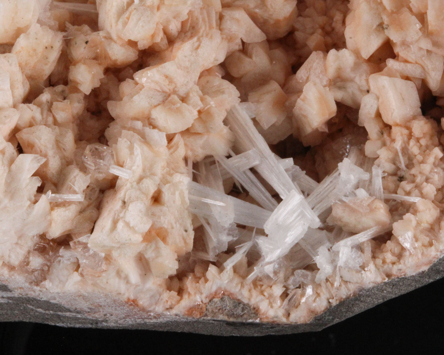 Scolecite on Heulandite